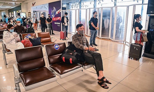 Hanoi, Hai Phong Lift Mandatory Quarantine for Air Passengers