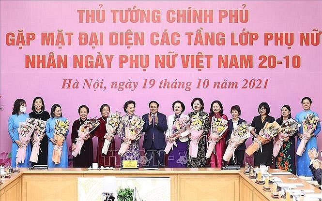 Prime Minister Pham Minh Chinh meets representatives of Vietnamese women on the occasion of Vietnamese Women's Day October 20.