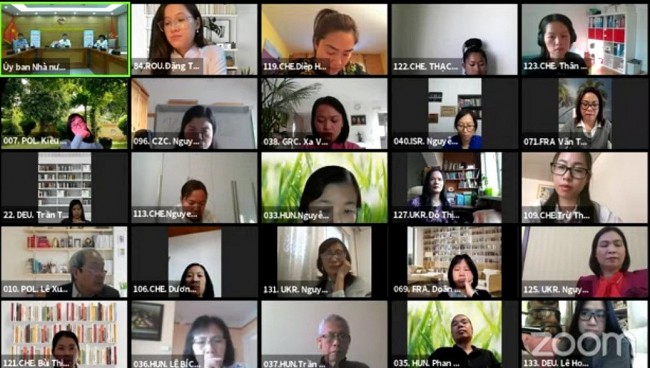 Vietnamese Teachers Abroad Join Training Course