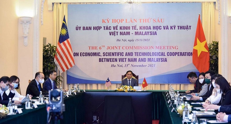 Foreign Minister Bui Thanh Son co-chairs the sixth session of the Vietnam - Malaysia Joint Commission for Economic, Scientific and Technological Cooperation from Hanoi. (Photo: MOFA)