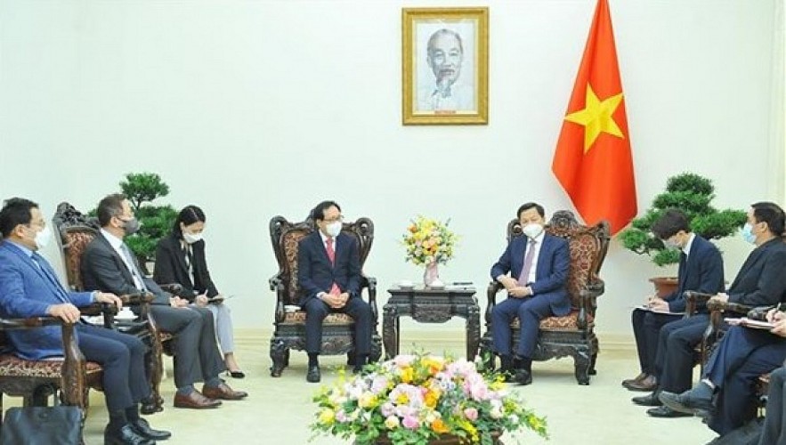 Deputy Prime Minister Le Minh Khai hosts Director General of Samsung Vietnam Complex Choi Joo-ho  (Photo: VNA)