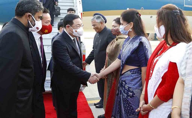 Top Legislator Begins Official Visit to India