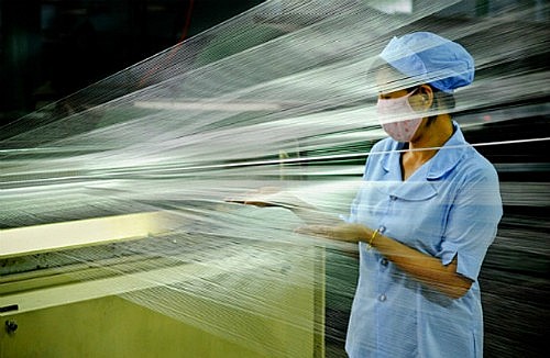 A worker at a garment and textile firm in Vietnam. Photo: VnExpress