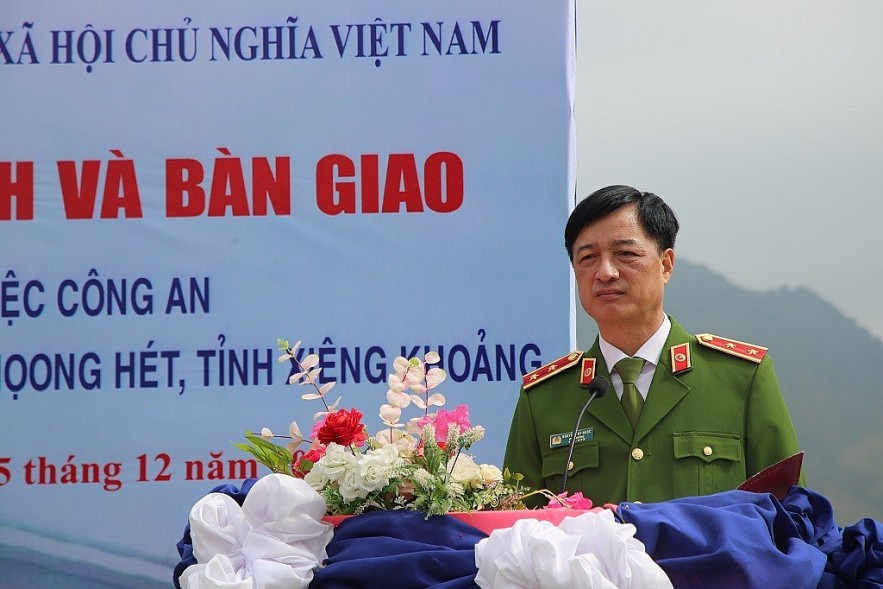 Vietnam Helps Laos Build Village Police Stations