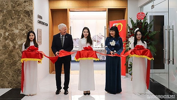 At the ribbon cutting ceremony for Geneva Conference Room. (Photo: VNA)