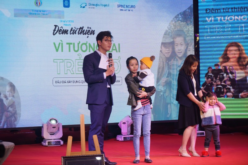 The Vietnamese woman who connects loving hearts to make miracle happen