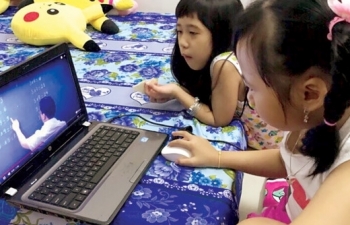 Helping children use internet safely becomes essential