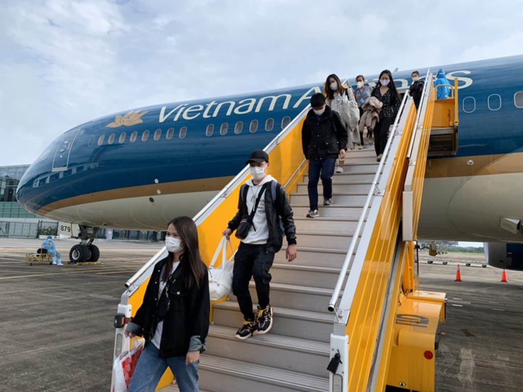 240 vietnamese citizens were brought home from france