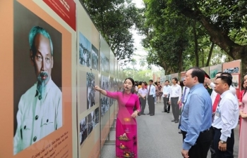 seminars on president ho chi minhs thoughts life and carreer held in hanoi