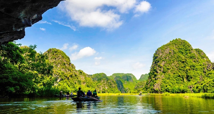 breathtaking and peaceful beauty of tam coc