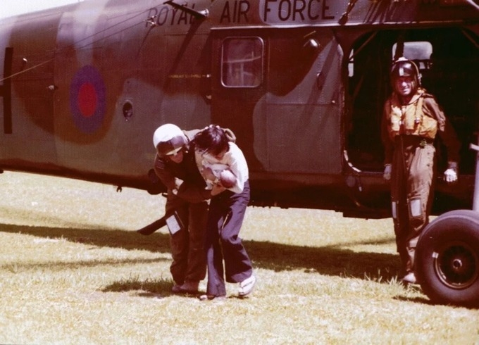 vietnamese girl reunited with english pilot who saved her life 45 years ago