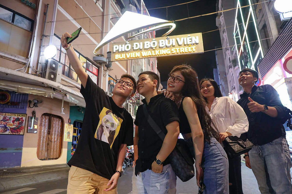 bui vien sai gons backpacker street bustling again