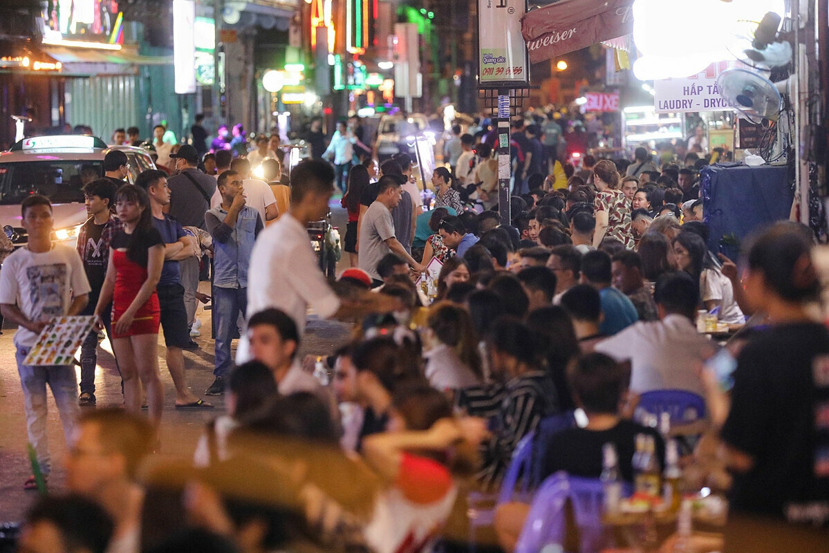 bui vien sai gons backpacker street bustling again