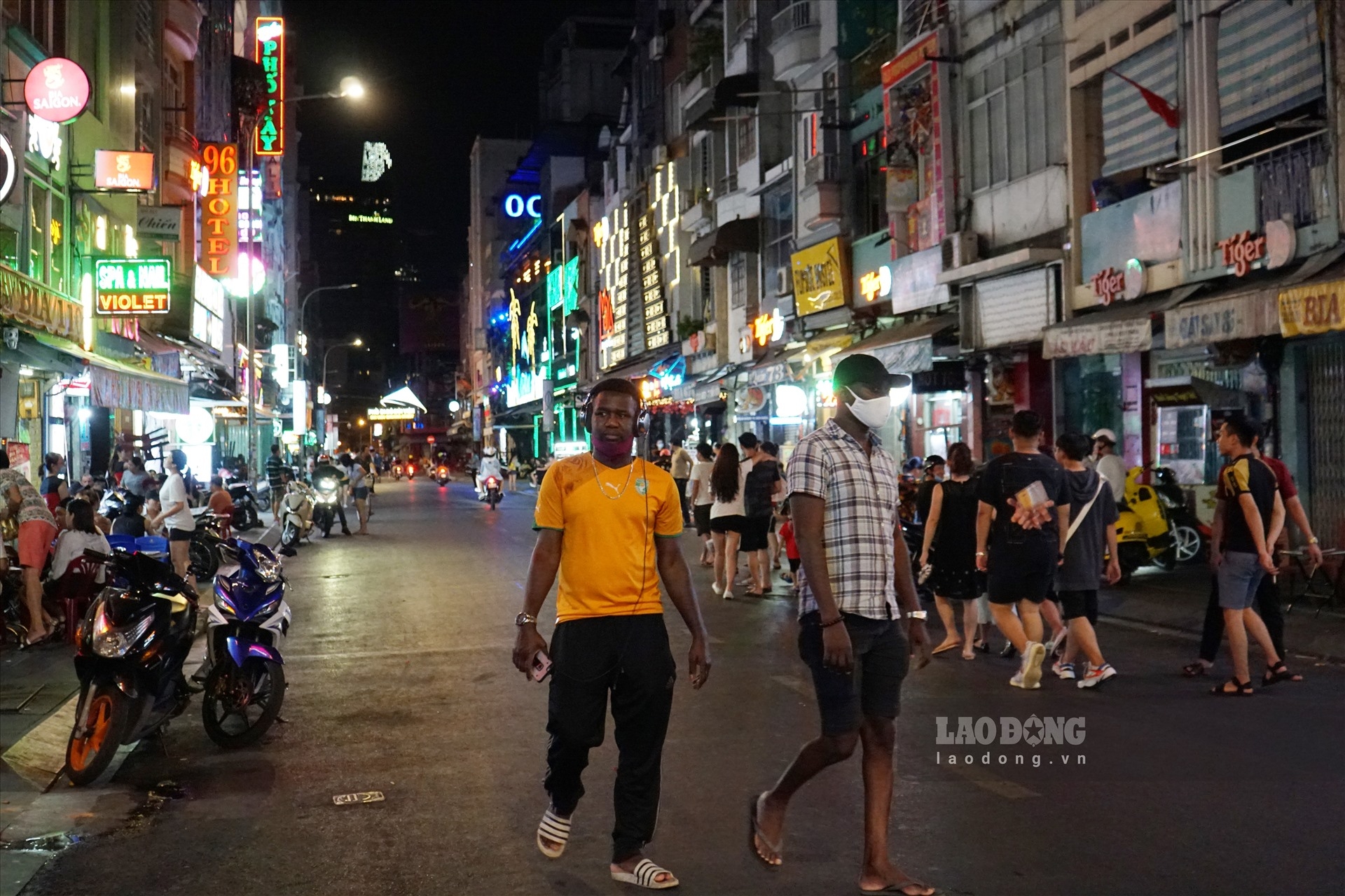 bui vien sai gons backpacker street bustling again