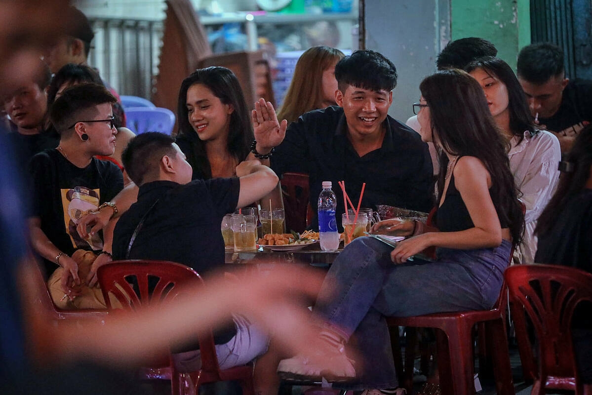 bui vien sai gons backpacker street bustling again