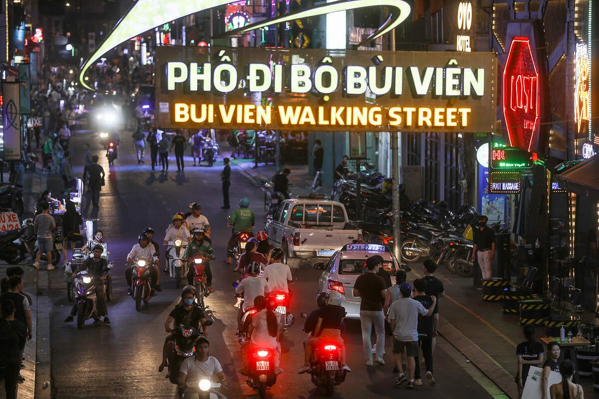 bui vien sai gons backpacker street bustling again