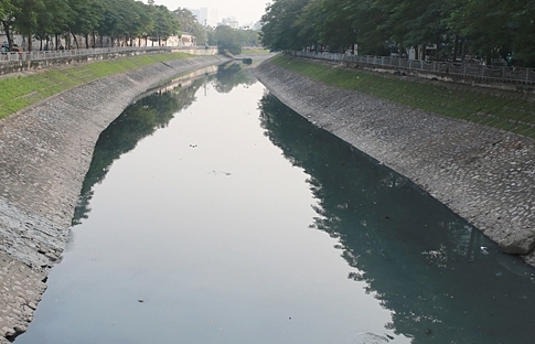 Hanoi applies new technology to clean up To Lich river