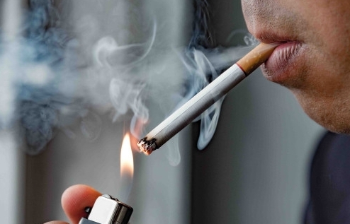 Experts warn smoking to possibly increase the risk of contracting with coronavirus