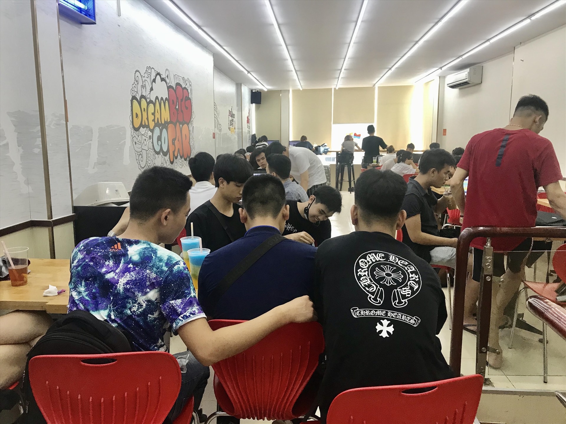 young vietnamese go to convenience stores to avoid the summer heat