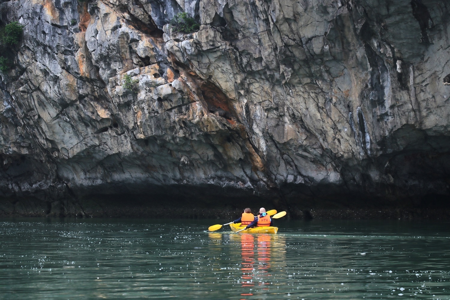 six stunning kayak hot spots worth trying in vietnam