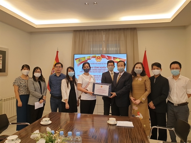 vietnamese government sent face masks to vietnamese community in spain