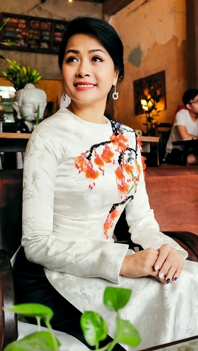 Being a successful tycoon's daughter -it is not easy for the famous author Phuong Uyen Tran