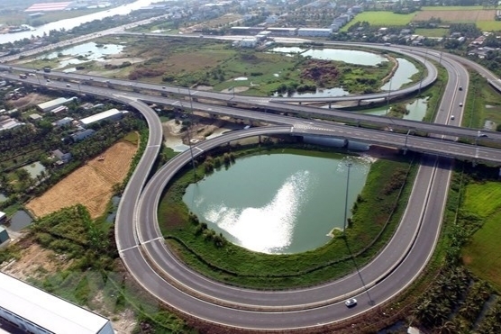 Vietnam parliament approves the use of state budget for North-South expressway sections