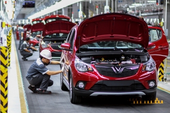 new policy in vietnam auto registration fee to be reduced by half