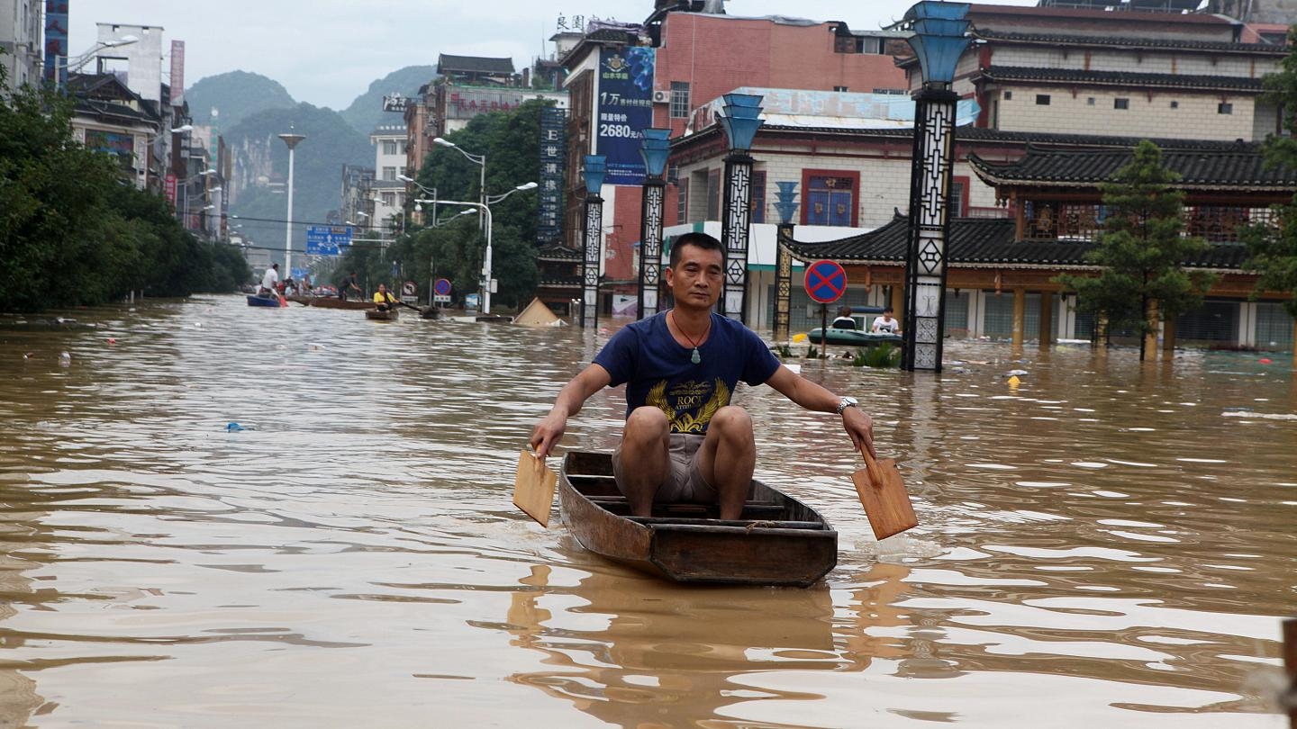 china flood latest news downpours to continue raging china raises flood alert to second highest level
