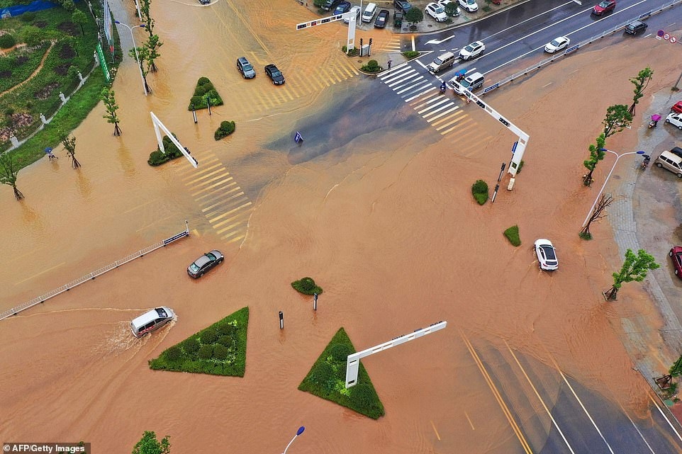 china massive flood updates hundreds of people dead or missing millions evacuated from collapsed houses