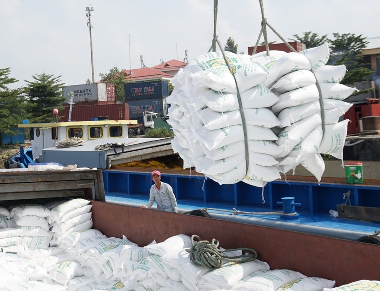 Vietnam grabs position as second largest rice exporter from Thailand