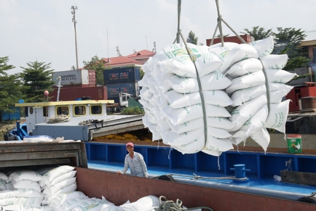 Vietnam grabs position as second largest rice exporter from Thailand