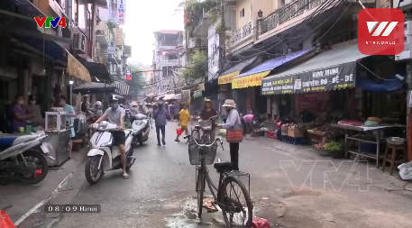 Hanoi residents fight against the second wave of Covid-19