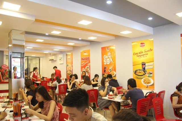 Vietnamese F&B businesses prepare for second round of social distancing