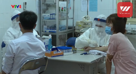 Video: People returned from Da Nang undergoing Covid-19 rapid test