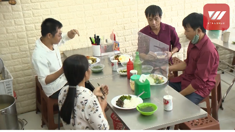 video restaurants and eateries in hanoi enforce social distancing measures