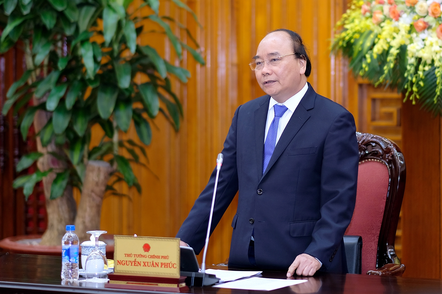 Vietnam PM asks for effective solutions for economic recovery in coming years