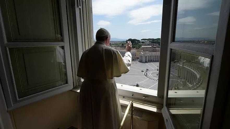 Pope francis to skip new year's eve masses due sciatic pain