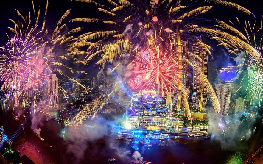 In photos: New Year's Eve around the world with pandemic controlling muting celebrations