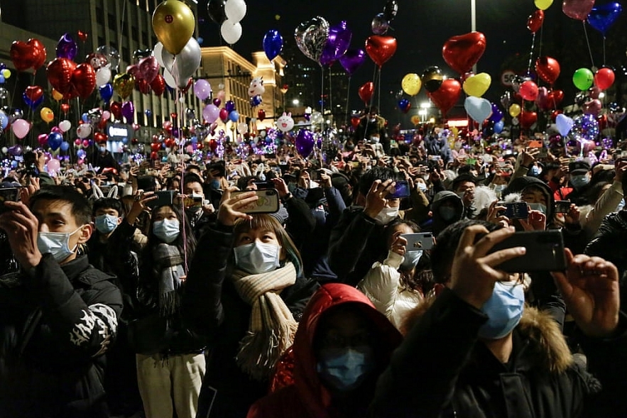 In photos: New Year's Eve around the world with pandemic controlling muting celebrations