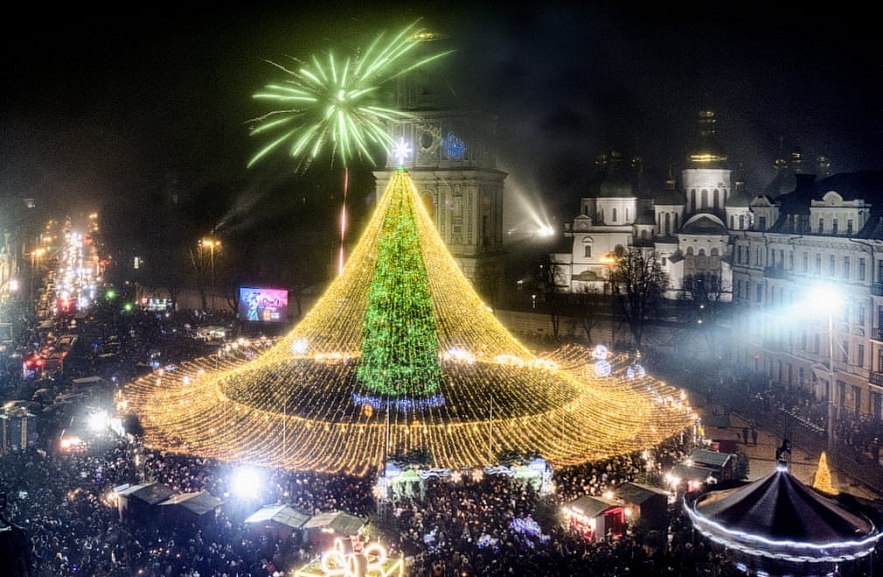 In photos: New Year's Eve around the world with pandemic controlling muting celebrations