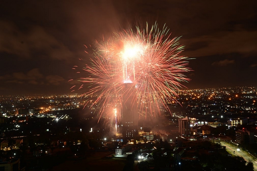 In photos: New Year's Eve around the world with pandemic controlling muting celebrations