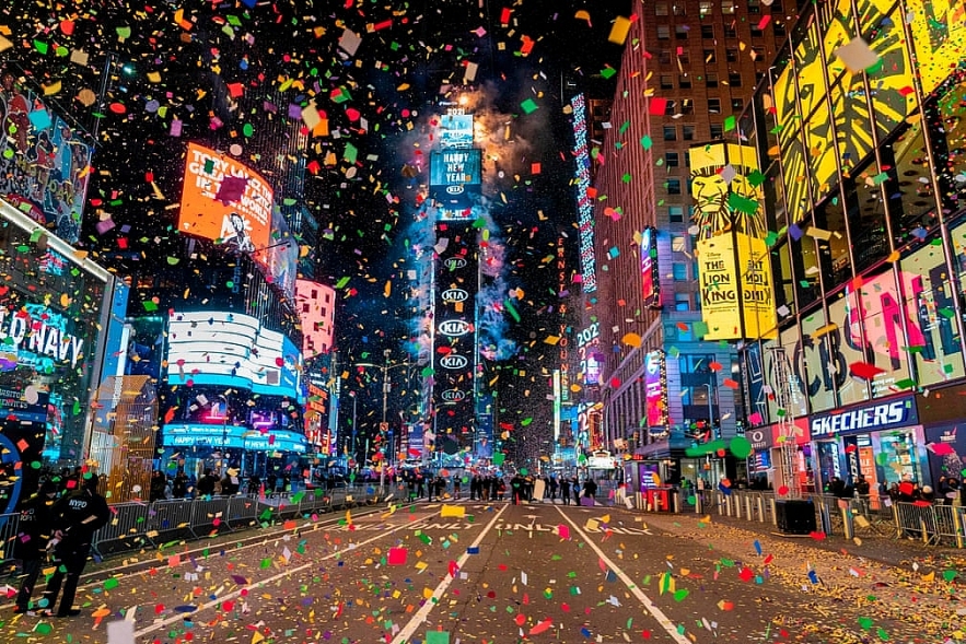 In photos: New Year's Eve around the world with pandemic controlling muting celebrations