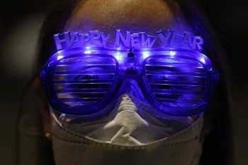 in photos new years eve around the world with pandemic controlling muting celebrations