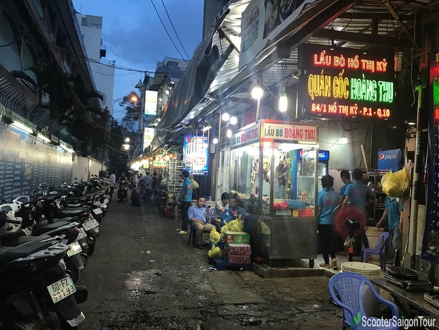 Exploring street food paradise at Sai Gon flower market