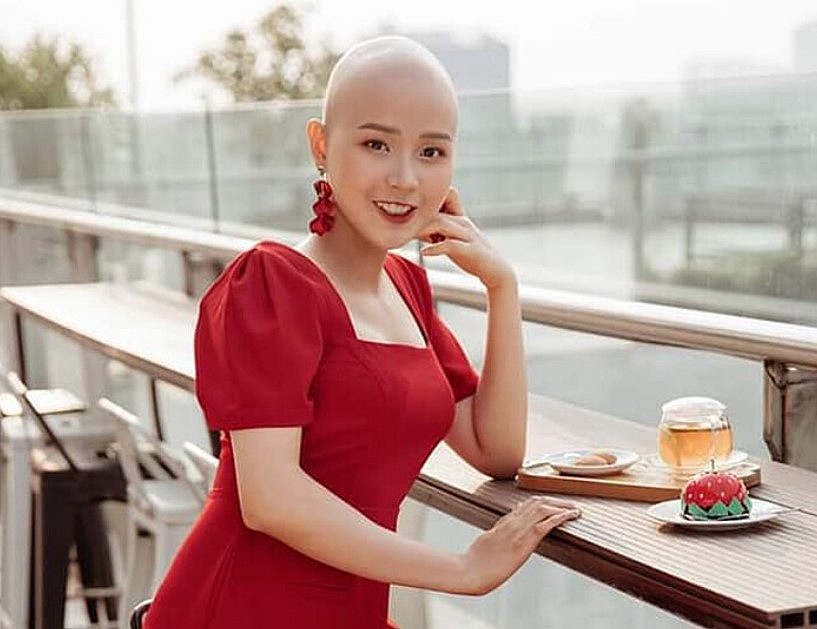 Vietnamese Girl Wins Cancer Participating In Miss World Vietnam