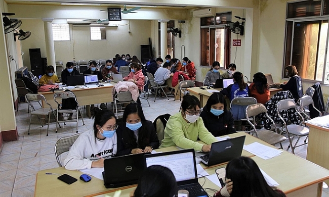 Vietnamese students join battle against Covid-19 pandemic