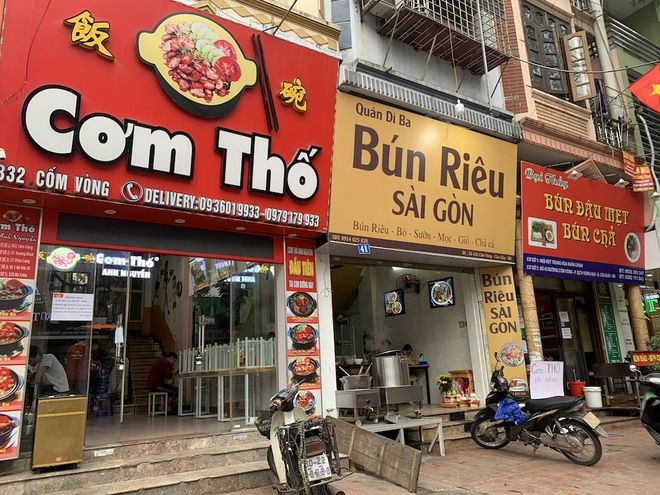 Hanoi's stores and restaurants reopen: Many people drop by coffee after 2 weeks of social distancing