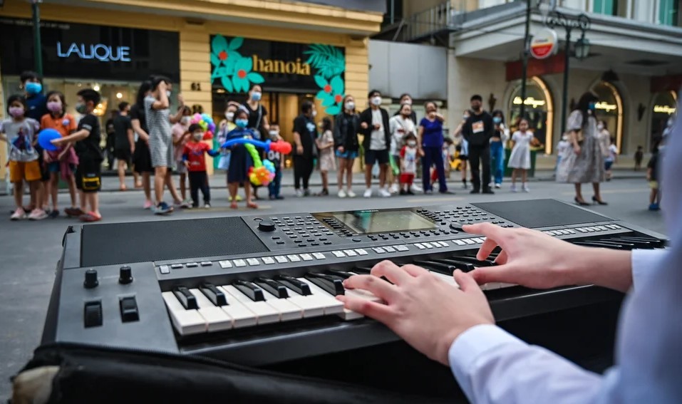 in photos packed pedestrian streets in hanoi after a year of closure