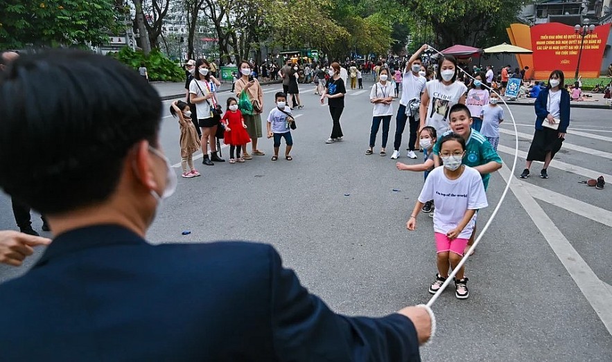In Photos: Packed Pedestrian Streets In Hanoi After A Year Of Closure